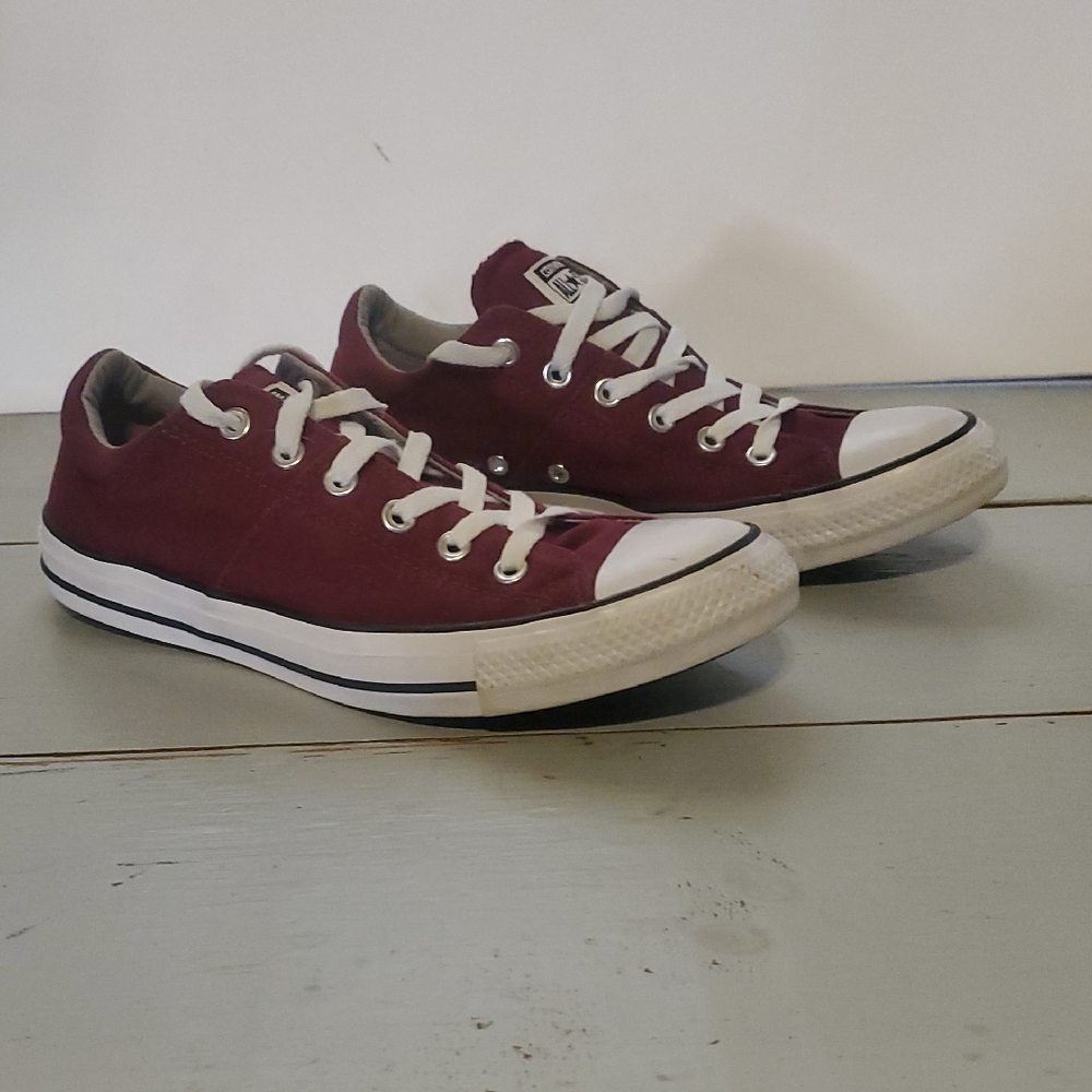 Converse Men's All Star Maroon Canvas Tennis Shoes. Size 10. Worn five times.